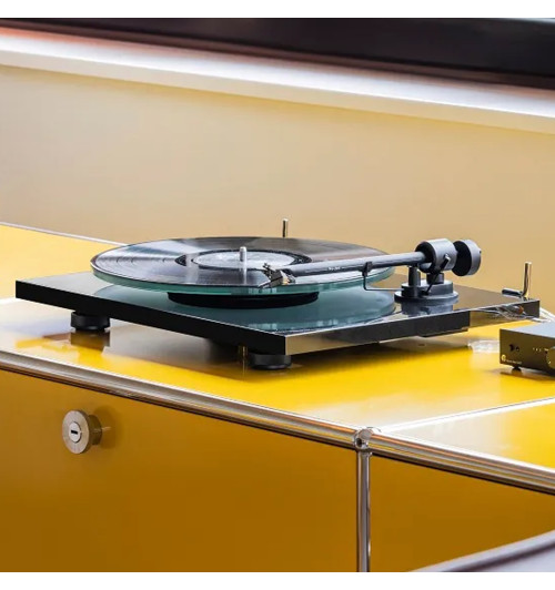 Pro-Ject T1 EVO Phono - Gramofon z przedwzmacniaczem i wkładką OM10