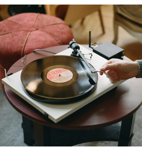 Pro-Ject E1 Phono - Gramofon z przedwzmacniaczem i wkładką AT3600L