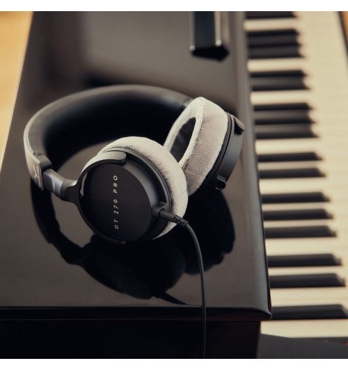 Beyerdynamic DT 270 PRO - Studyjne zamknięte słuchawki wokółuszne 45 Ohm