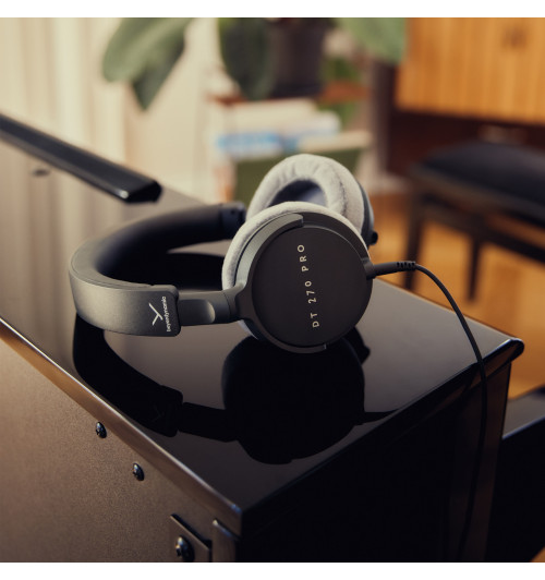 Beyerdynamic DT 270 PRO - Studyjne zamknięte słuchawki wokółuszne 45 Ohm