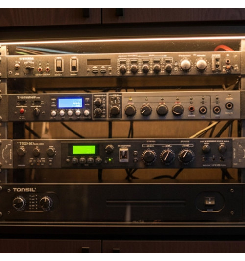 Tonsil PA-4300 - Profesjonalna 4-kanałowa końcówka mocy / wzmacniacz PA