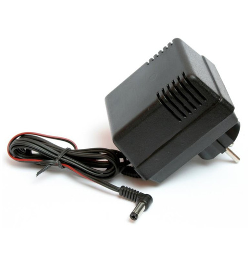 Tomanek TM300-18D  – stabilizowany zasilacz 18V DC do efektu gitarowego