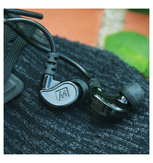 MEE Audio M6 Sport - słuchawki dokanałowe z wejściem USB C