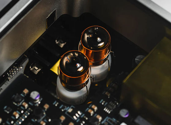 iFi Audio iDSD Phantom - cecha 2