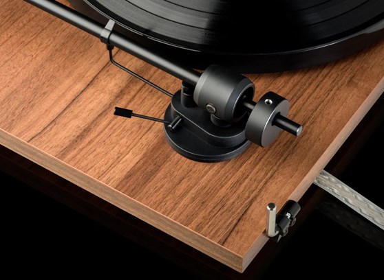 Pro-Ject E1 AT3600L - cecha 1