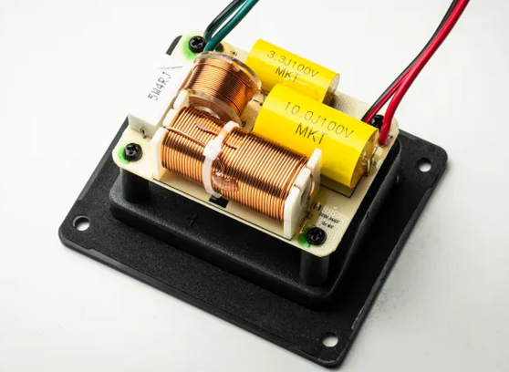 Pro-Ject Speaker Box 12 E Carbon - cecha 2