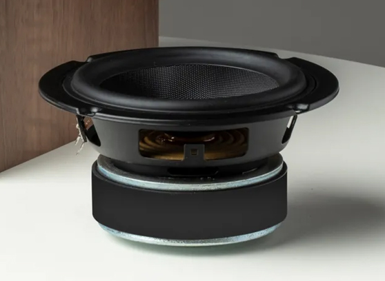 Pro-Ject Speaker Box 5 E - cecha 1