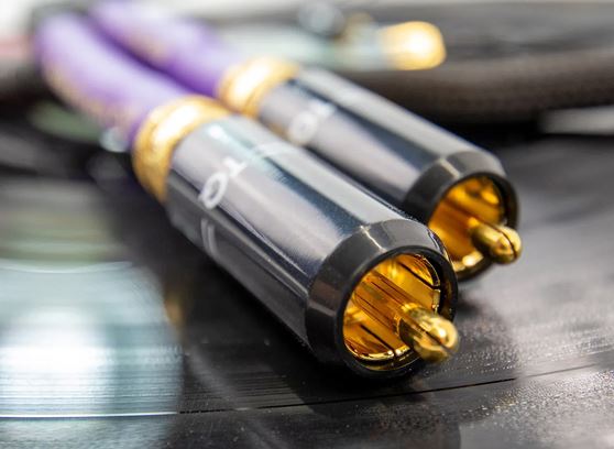 Tellurium Q Ultra Black II Turntable RCA - cecha 1